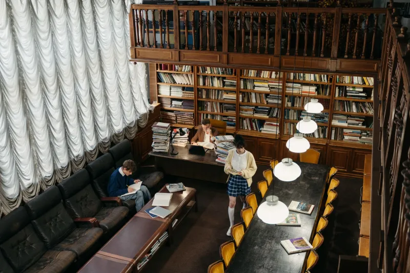 What Top International Universities Teach Without Saying So—And How US Students Can Access It Before Day One
